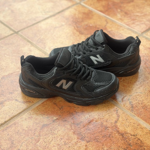 Size 8 Men’s And Women’s 9.5 - New Balance Black Athletic Shoes